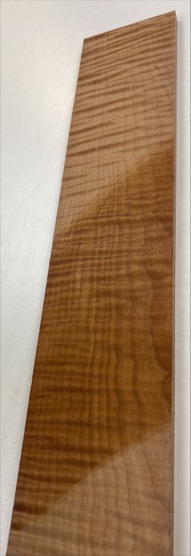 Griffbrett Ahorn geflammt, Caramel, 505x75x8 mm Einzelstück #026